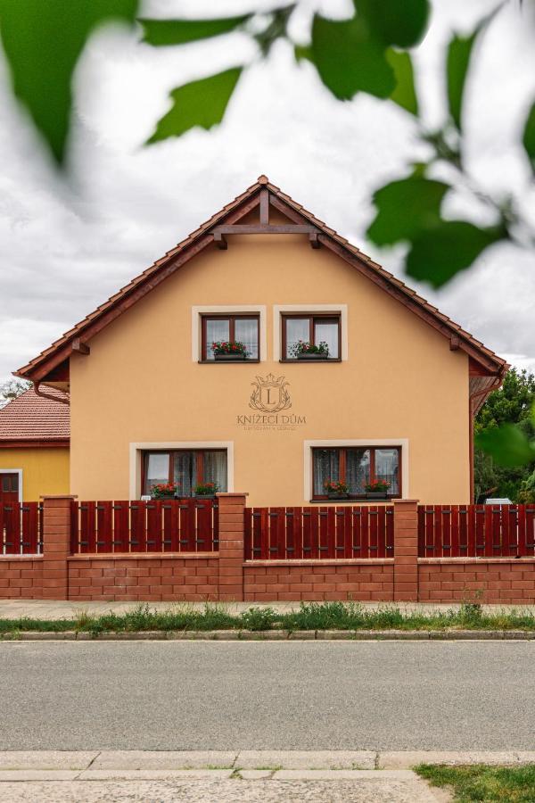 Knizeci Dum - Ubytovani V Lednici Ледніце Екстер'єр фото